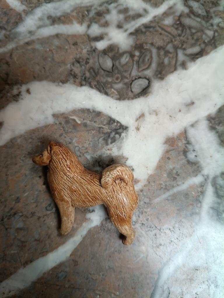 Broche pommerian keeshond, Handtassen en Accessoires, Broches, Ophalen of Verzenden, Koper