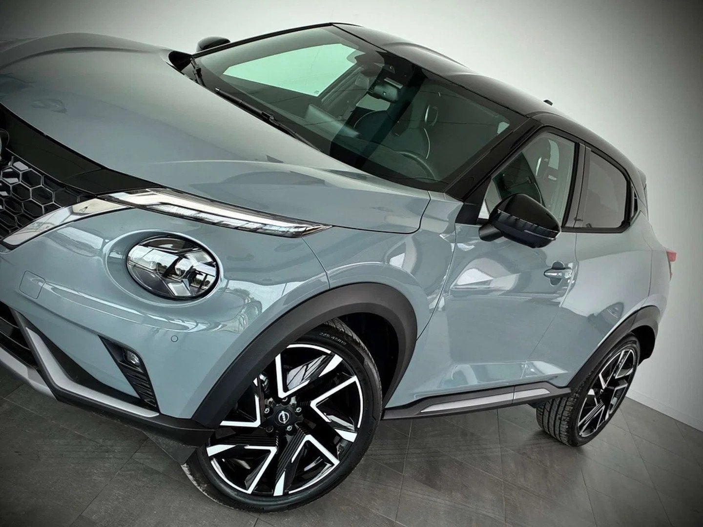 Nissan Juke 1.6 HYBRID N-DESIGN-1ERPRO-1.905KM-PACK MIDNIGHT, Argent ou Gris, Achat, Entreprise, Noir