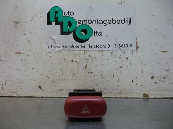 Commutateur éclairage d'urgence d'un Suzuki Alto (Alto 02-), Autos : Pièces & Accessoires, -, Utilisé, -, Suzuki