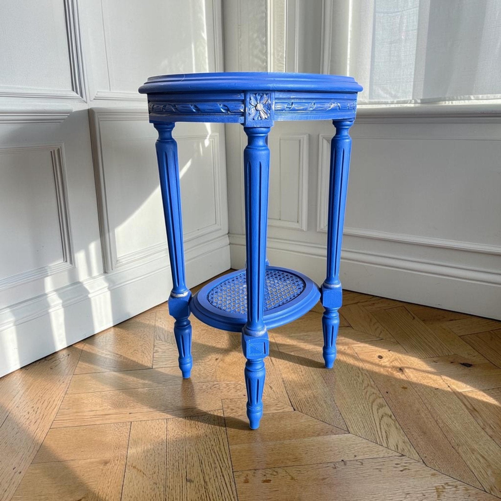 Vintage houten ronde blauwe bijzettafel / sidetable/staander, Antiek en Kunst, Ophalen of Verzenden