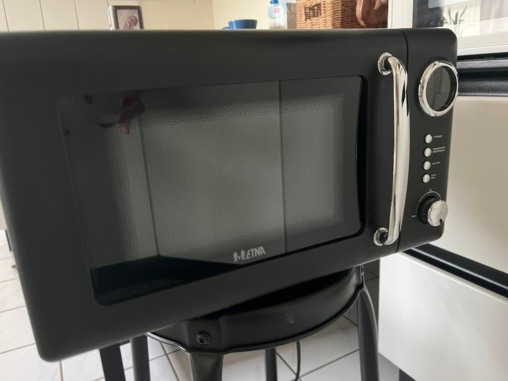 Magnetron ETNA retro zwart, Elektronische apparatuur, Microgolfovens, Ophalen, Zo goed als nieuw, Microgolfoven