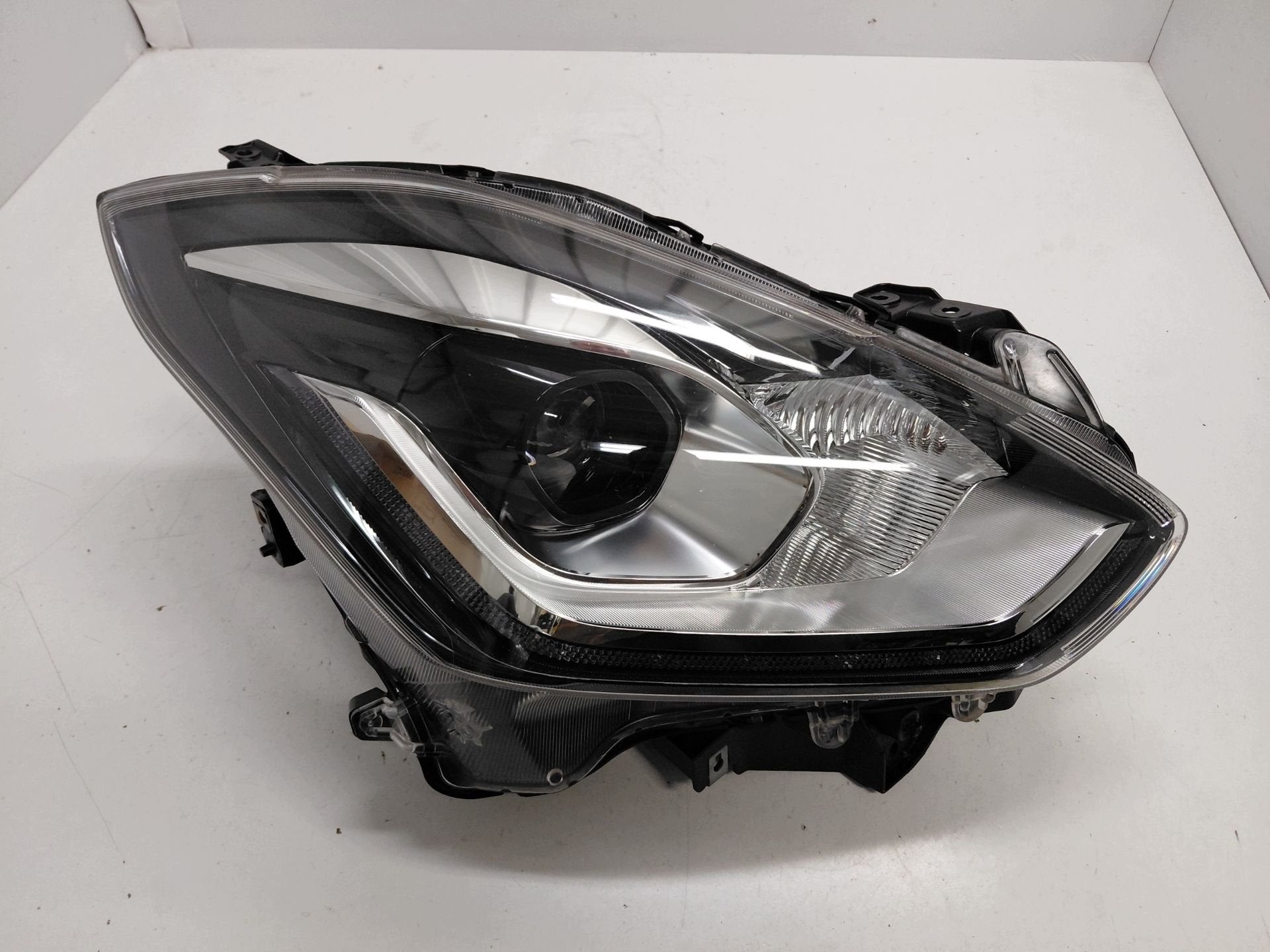 Suzuki Swift MK8 Koplamp, Gebruikt, Info@suzuki.co.jp, Takatsuka-cho, Chuo-ku 300
432-8611  Hamamatsu, Suzuki Motor Corporation
