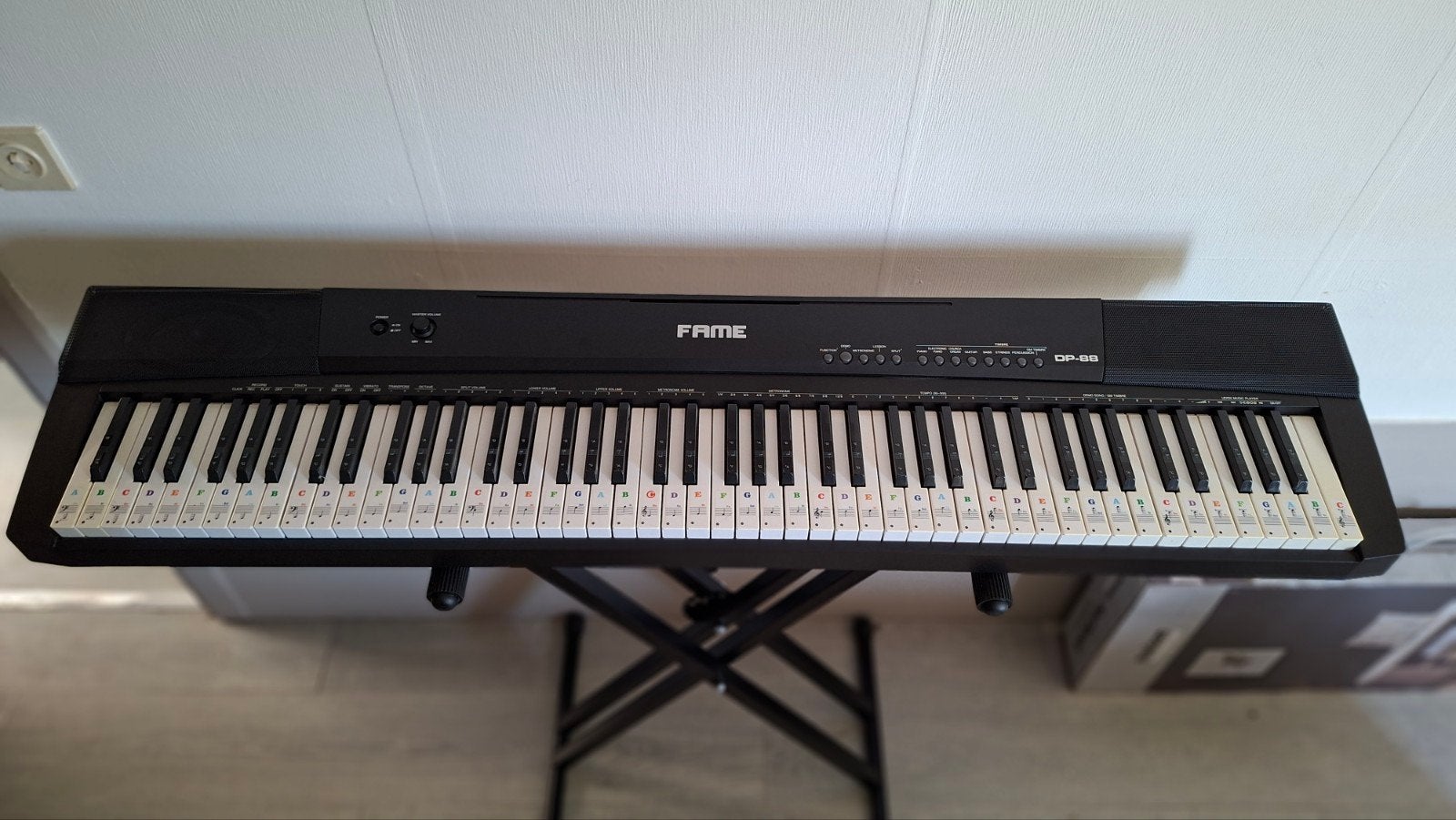 Fame DP-88 keyboard + statief, Muziek en Instrumenten, Keyboards, Gebruikt, 88 toetsen, Midi-aansluiting, Ophalen