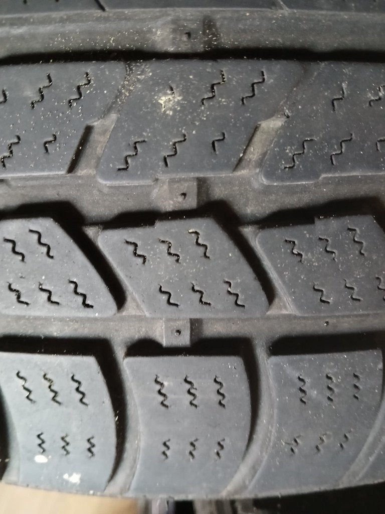 Set van 4 winterbanden 205/50 R17, Ophalen, Gebruikt, 17 inch, Band(en)