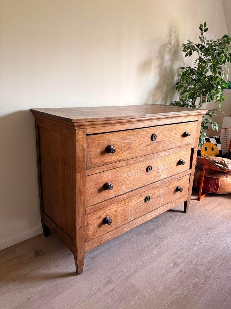 Commode ancienne de 200 ans, 3 ou 4 tiroirs, Moins de 100 cm, Comme neuf, Enlèvement