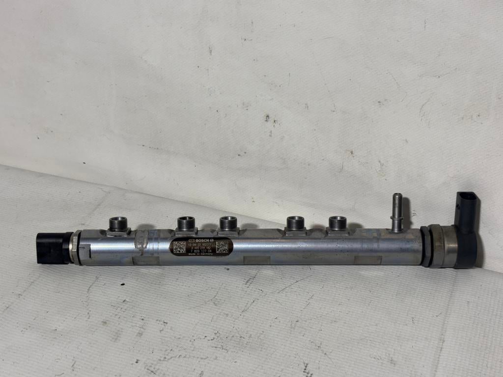 Brandstofrail 0 445 214 182/7 809 127 04 BMW F10, Ophalen, Gebruikt, C, X