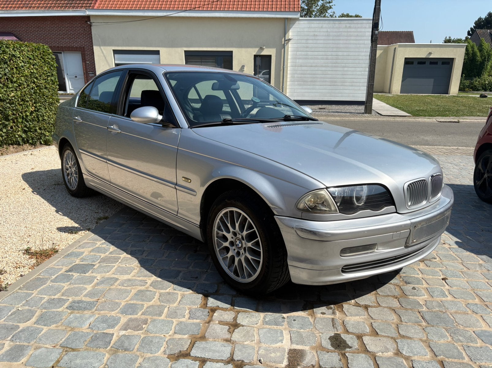 Bmw 320i, Cuir, Argent ou Gris, 4 portes, Noir