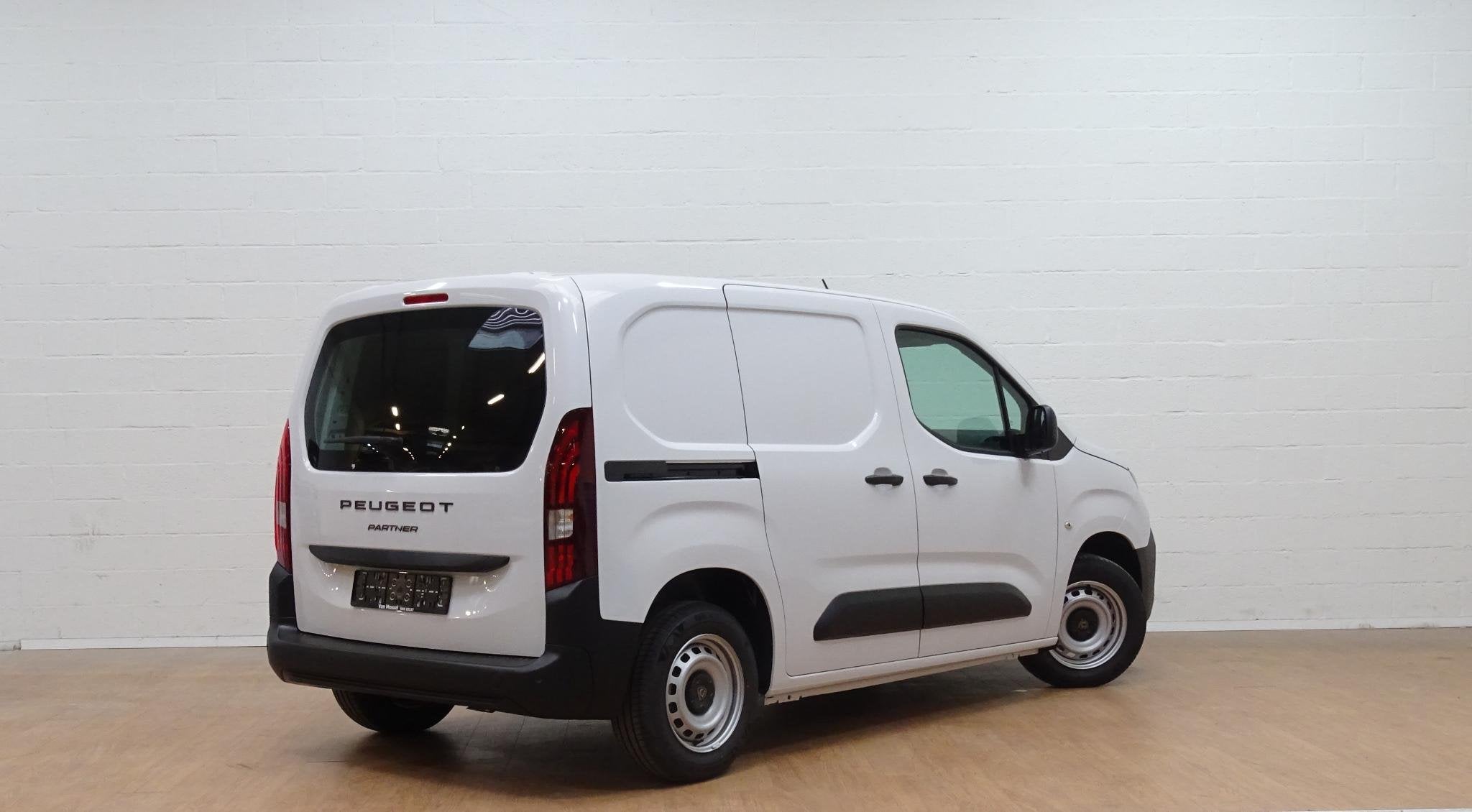 Peugeot Partner 1.2 TURBO 110 M LIGHT L1, Voorwielaandrijving, 4 deurs, Stof, Gebruikt