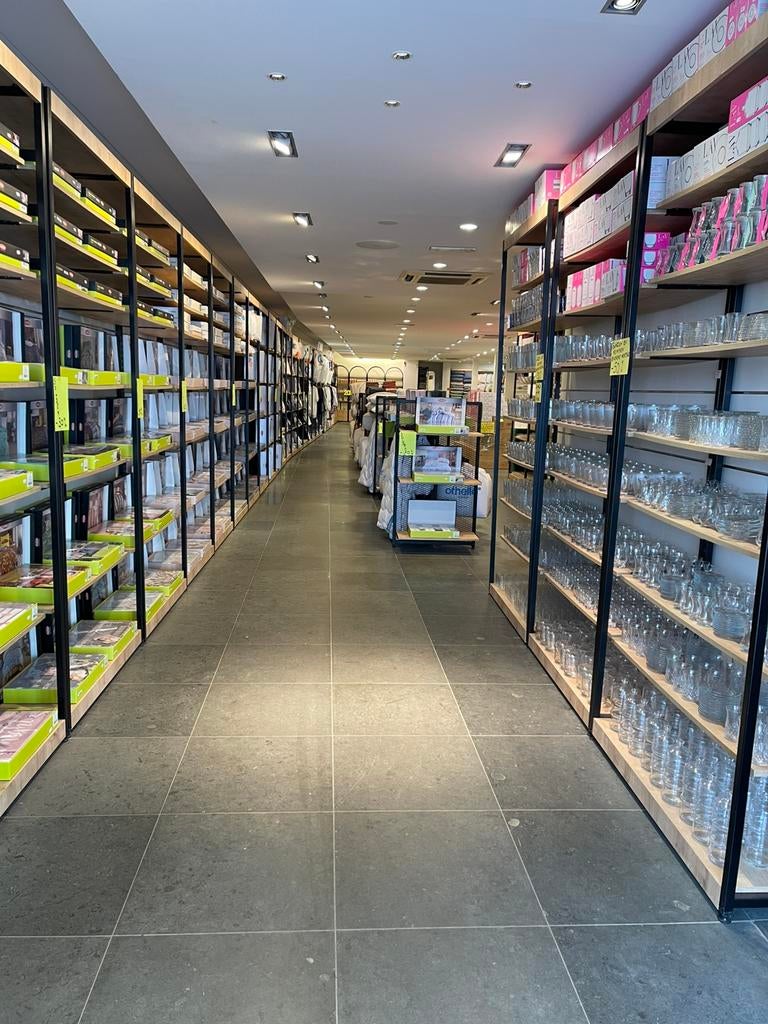 Winkel over te nemen op toplocatie in Geel, Zakelijke goederen