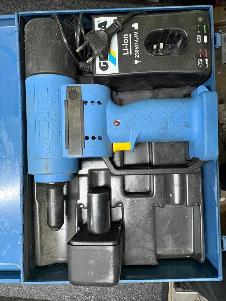 Revetten machine Gesipa goed merk, Ophalen, Zo goed als nieuw