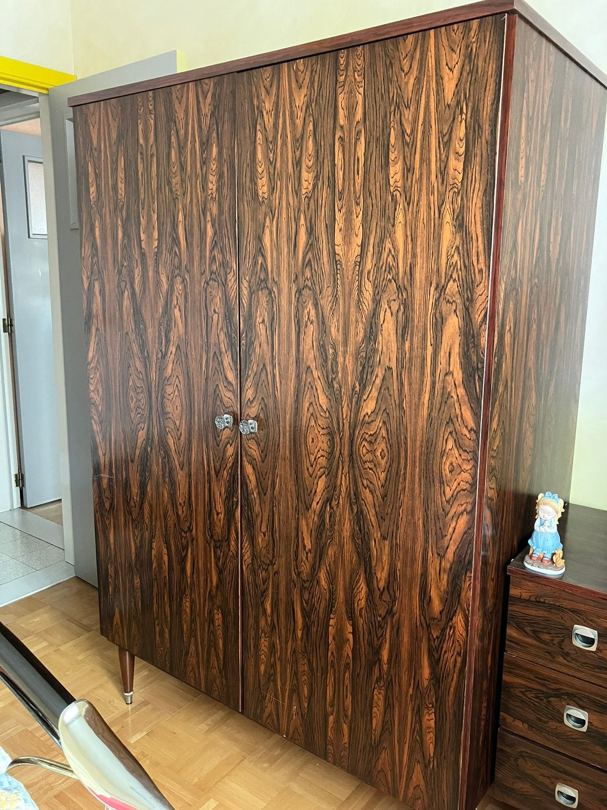 Vintage kleerkast, Ophalen, Met deur(en), Gebruikt, 100 tot 150 cm
