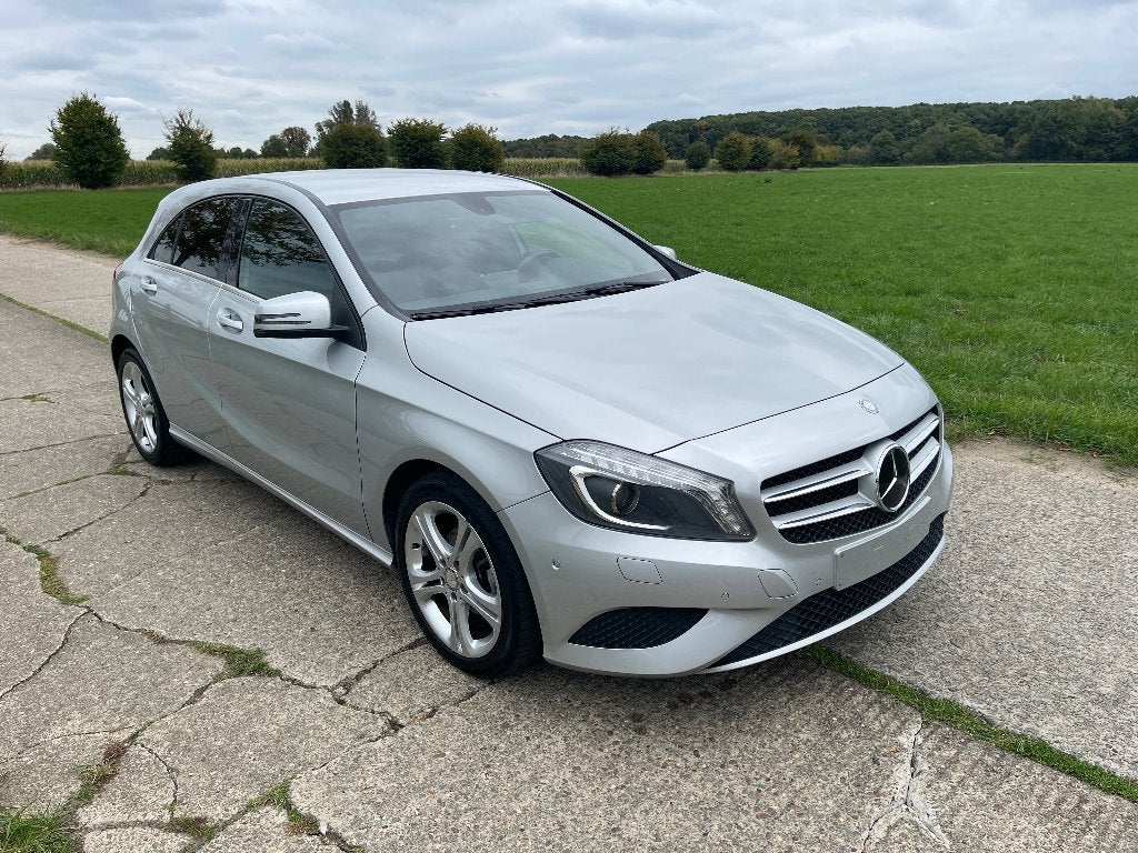 Superbe pack de sport urbain Mercedes A180cdi only 94 000 km, Autos, Mercedes-Benz, Achat, Boîte manuelle, Noir, 5 portes