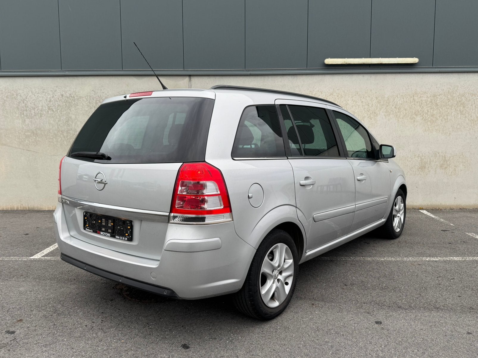 Opel zafira - 2011 - benzine 1.6 - 7 pl - 151.000 km -, Autos, Opel, Entreprise, 7 places, Boîte manuelle, Zafira