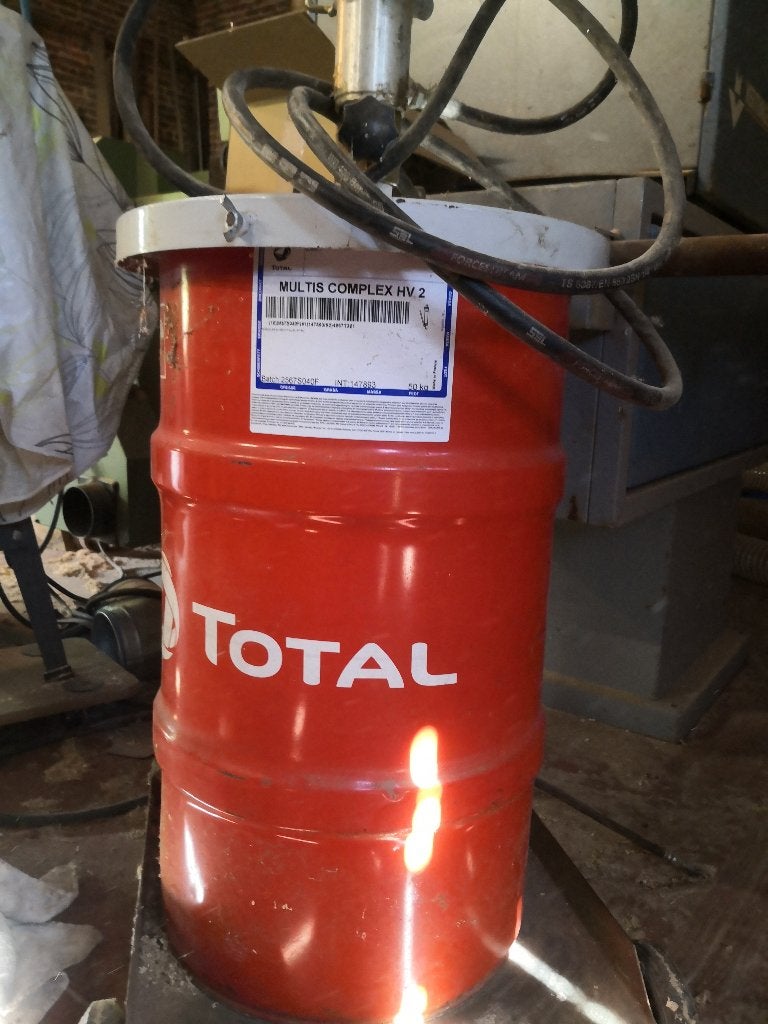 TOTAL smeervetvat 60 L met pneumatische vetpomp, Autos : Divers, Outils de voiture, Enlèvement, Utilisé