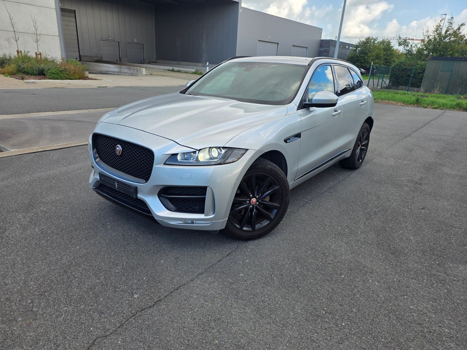 JAGUAR F PACE R LINE SPORT DIESEL 2.0 .AUTOMATIC, Auto's, Automaat, Navigatiesysteem, https://public.car-pass.be/vhr/28f4a1a8-1696-4530-a8ec-4fe755b6b76e