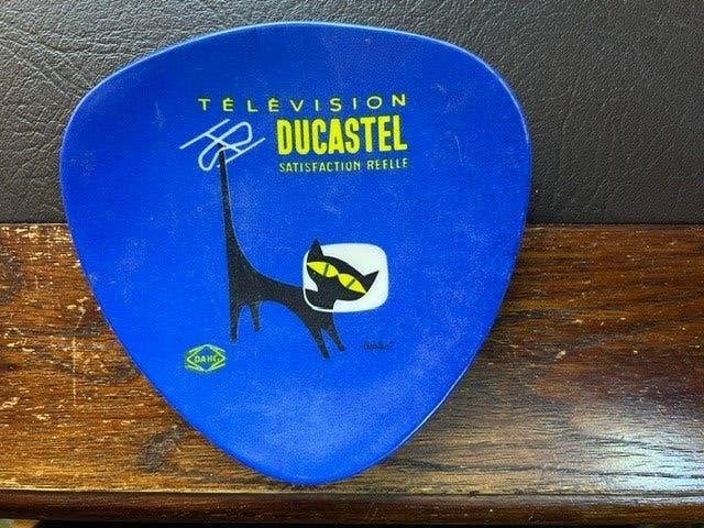 Petit plat vintage des années 1950, Télévision Ducastel, Enlèvement