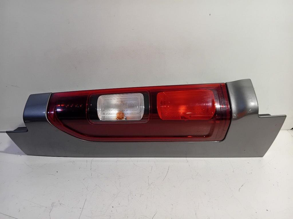 Achterlicht links buiten Renault Trafic, Onderdelen@venauto.nl, Van der Ven Autorecycling B.V., Gebruikt, Ettenseweg 76, 4706 PB Roosendaal, The Netherlands