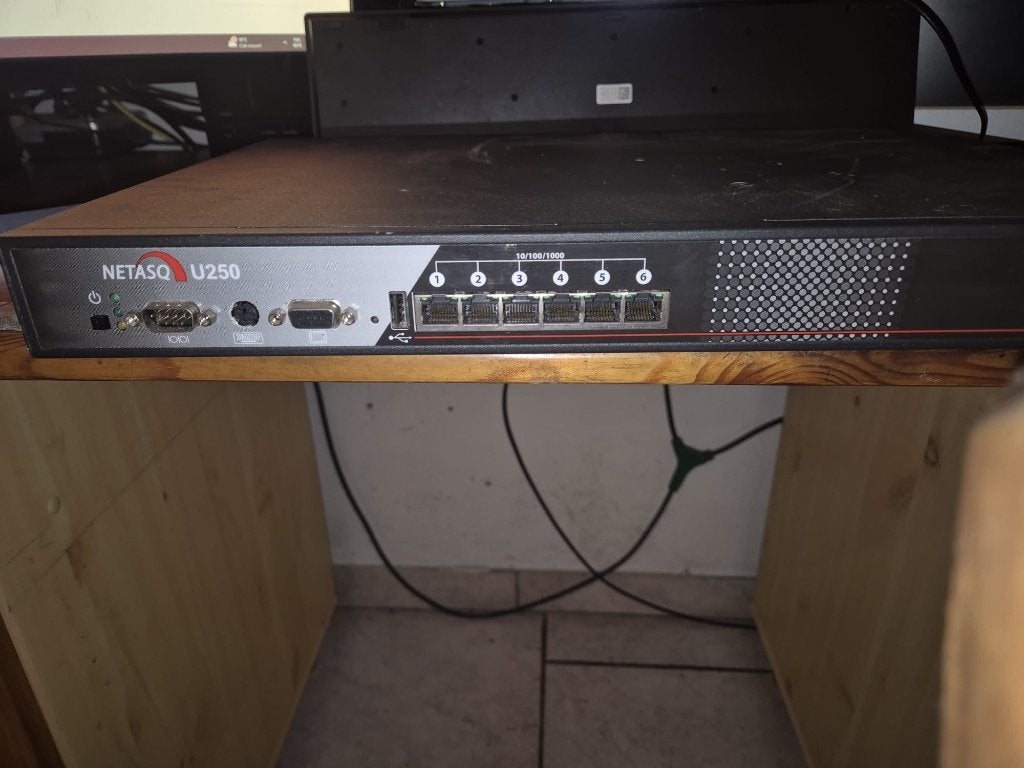 Pare-feu professionnel Netasq U250, Enlèvement, Utilisé