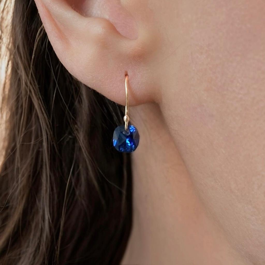 Oorbellen saffier goud 9K, Hangers, Blauw, Ophalen of Verzenden, Zo goed als nieuw