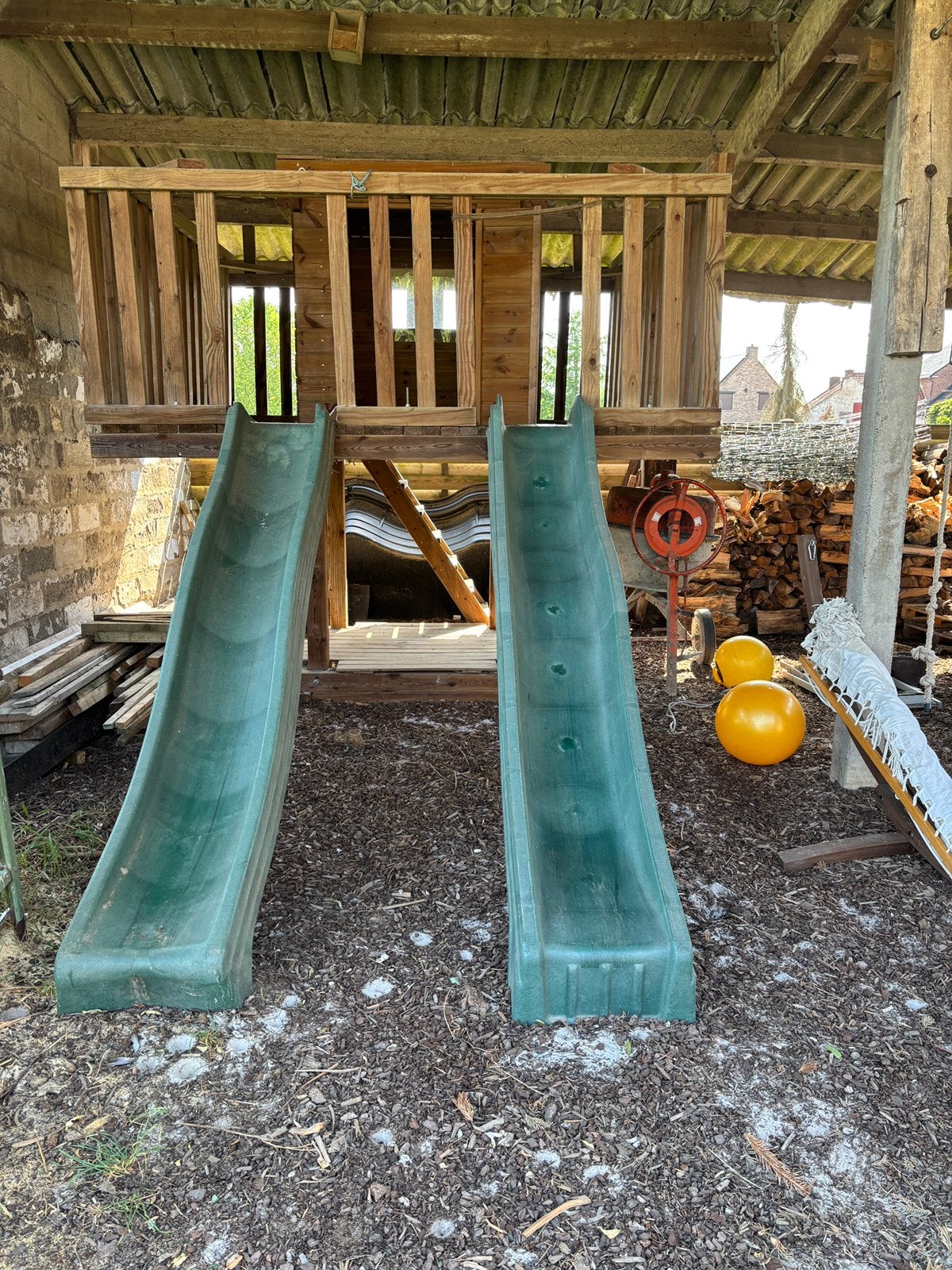 Speelhuis met zandbak, dubbele glijbaan en binnen huisje, Ophalen, Zo goed als nieuw, Zandbak