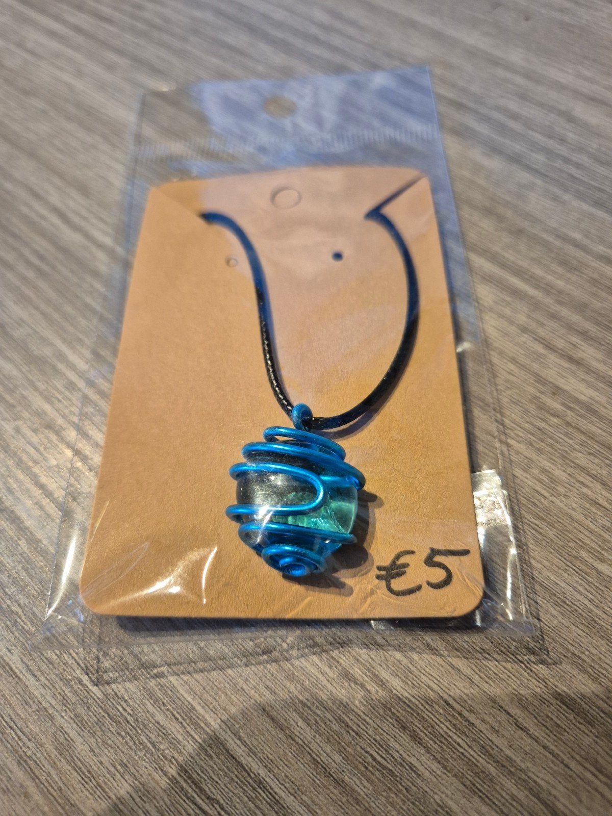 Ketting met hanger, Envoi, Avec pendentif
