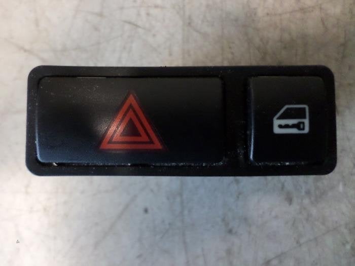 Commutateur éclairage d'urgence d'un BMW 3-Serie (3-Serie 9, -, 3 mois de garantie, Utilisé, -