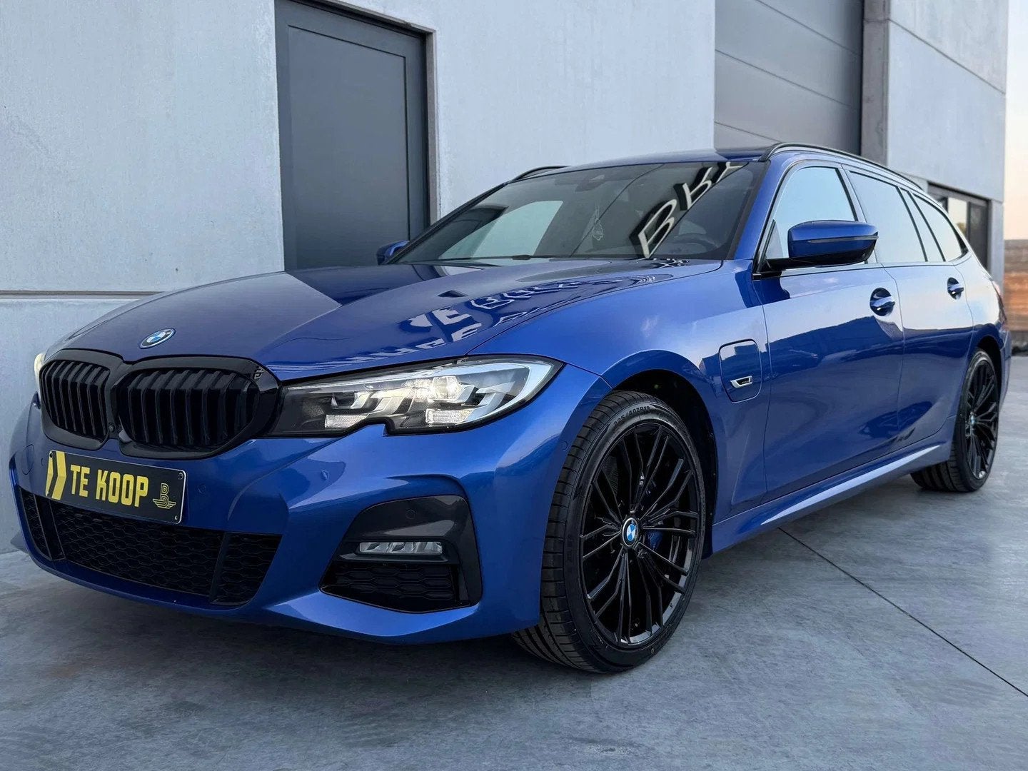 BMW 3 Serie 330 PHEV*M-SPORT*PANO*360CAMERA*COMFORT TOEGAN, Auto's, Automaat, 1998 cc, Gebruikt, Blauw