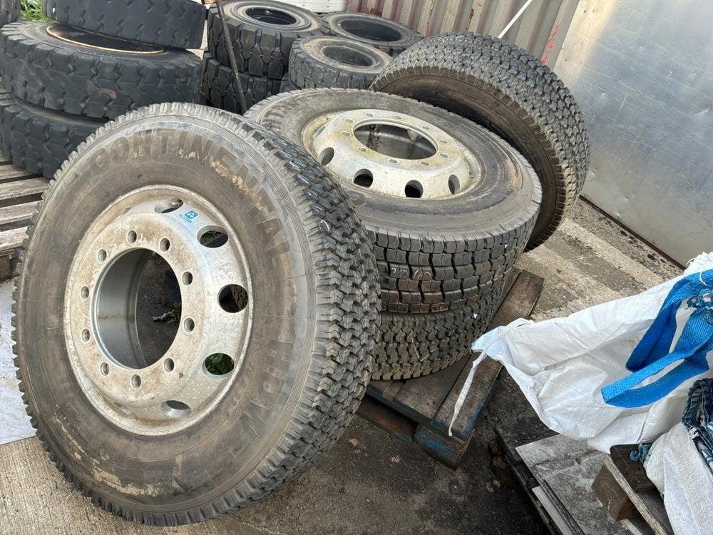 Continental 315/70 R22.5 set vrachtwagenbanden + aluminium v