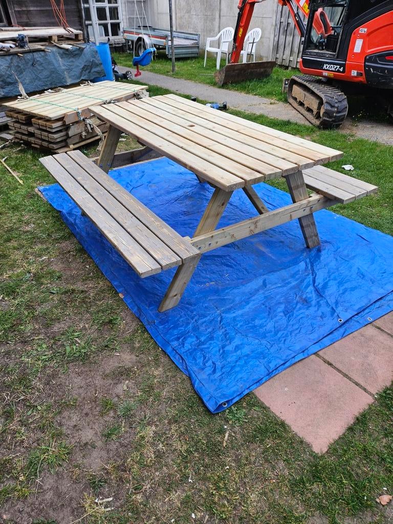 Picknicktafels geïmpregneerd en gemonteerd in Houthalen, Ophalen