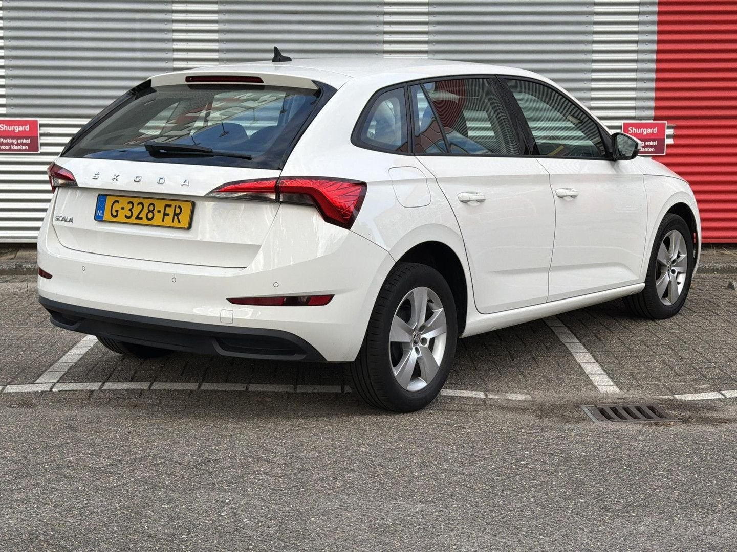 Skoda Scala 1.0 TSI Ambition | € 6.900,- NETTO! | Cruise | A, Auto's, Wit, Bedrijf, Verwarmde buitenspiegels, Handgeschakeld