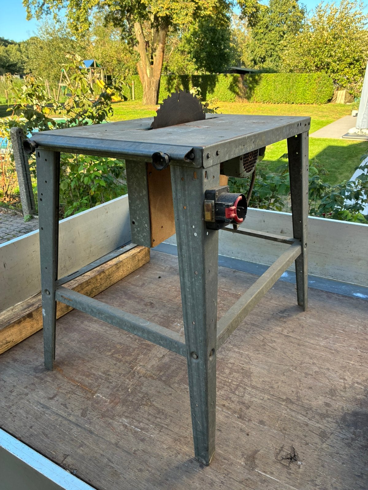 Zaagtafel, Enlèvement, Utilisé