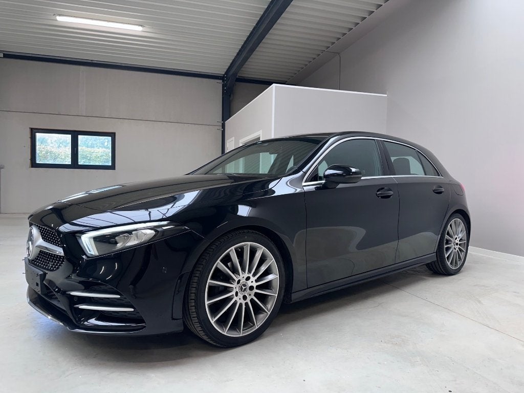 Mercedes A 180 i AMG Automaat Led Alcantara Lineass Dodehoek, Autos, Achat, Euro 6, Entreprise, Noir