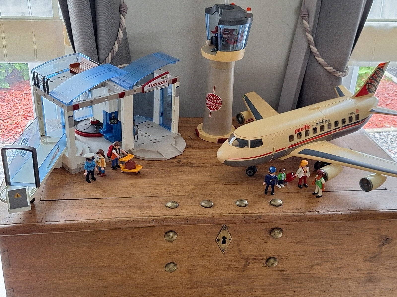 Lot playmobil aéroport, tour de contrôle et avion, Enfants & Bébés, Jouets | Playmobil