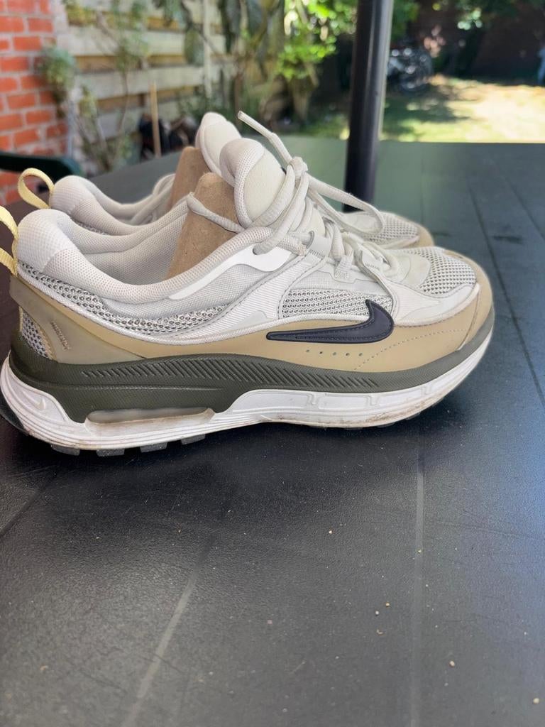 Nike Air Max Bliss, Ophalen