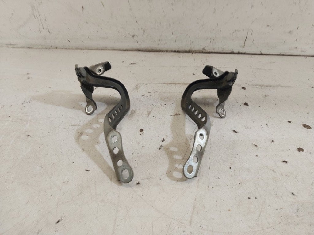 CHARNIERE DE CAPOT Peugeot 108 (|B000831380|B000831980|), Kontakt-peugeot@peugeot.com, Utilisé, Peugeot Deutschland GmbH, Bahnhofsplatz
65423  Rüsselsheim, DE