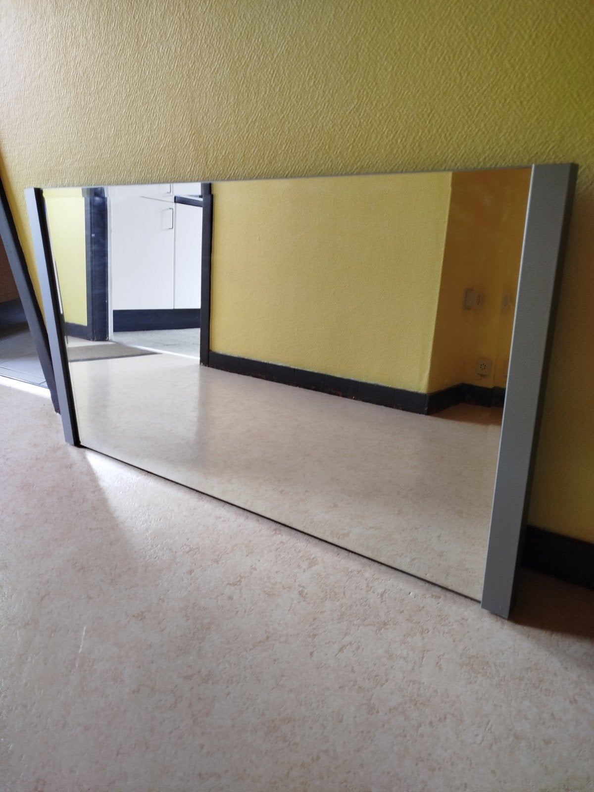 Miroir moderne cadre gris, Maison & Meubles, Accessoires pour la Maison | Miroirs, Enlèvement, Rectangulaire