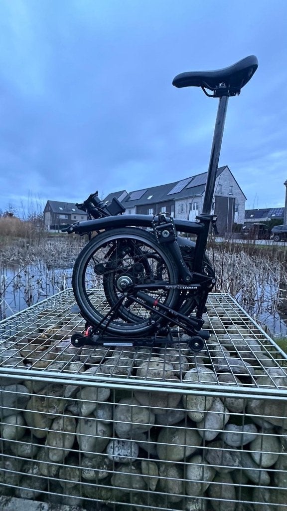 Brompton full black édition H6RN 6 vitesses dynamos facture, Vélos & Vélomoteurs, Vitesses, Frein sur jante, Brompton, Comme neuf
