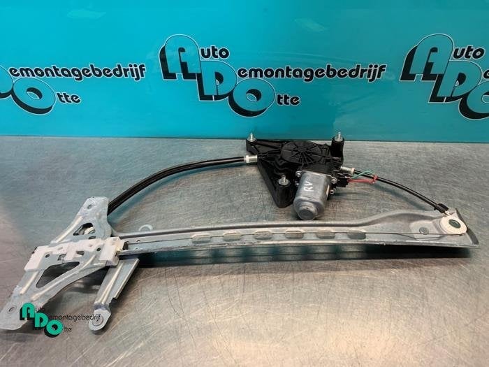 Mécanique vitre 4portes avant droite d'un Peugeot 108 (108, -, 3 mois de garantie, Utilisé, -