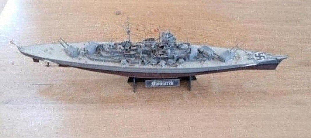 modelbouw militaire Duitse boot Bismarck, Hobby en Vrije tijd, Ophalen