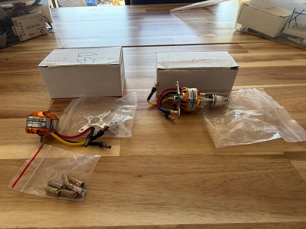 Lot 2 moteurs brushless Turnigy C2822/25 KV1400 modélisme RC, Enlèvement ou Envoi, Comme neuf, Avion, Autres marques