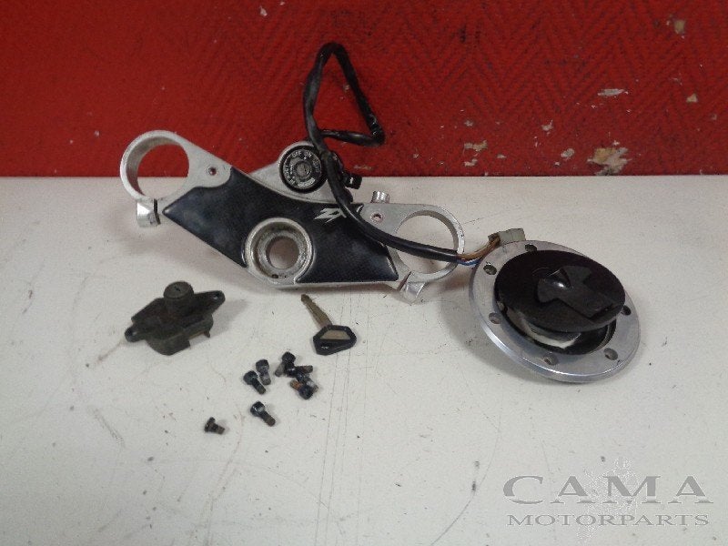ENSEMBLE DE VERROU ET CYLINDRE DE PORTES Kawasaki, Dhr. S. di Majo, Utilisé, Info@cama-motorparts.nl, P.J. Troelstraweg 8 8
3144 CX  MAASSLUIS, NL