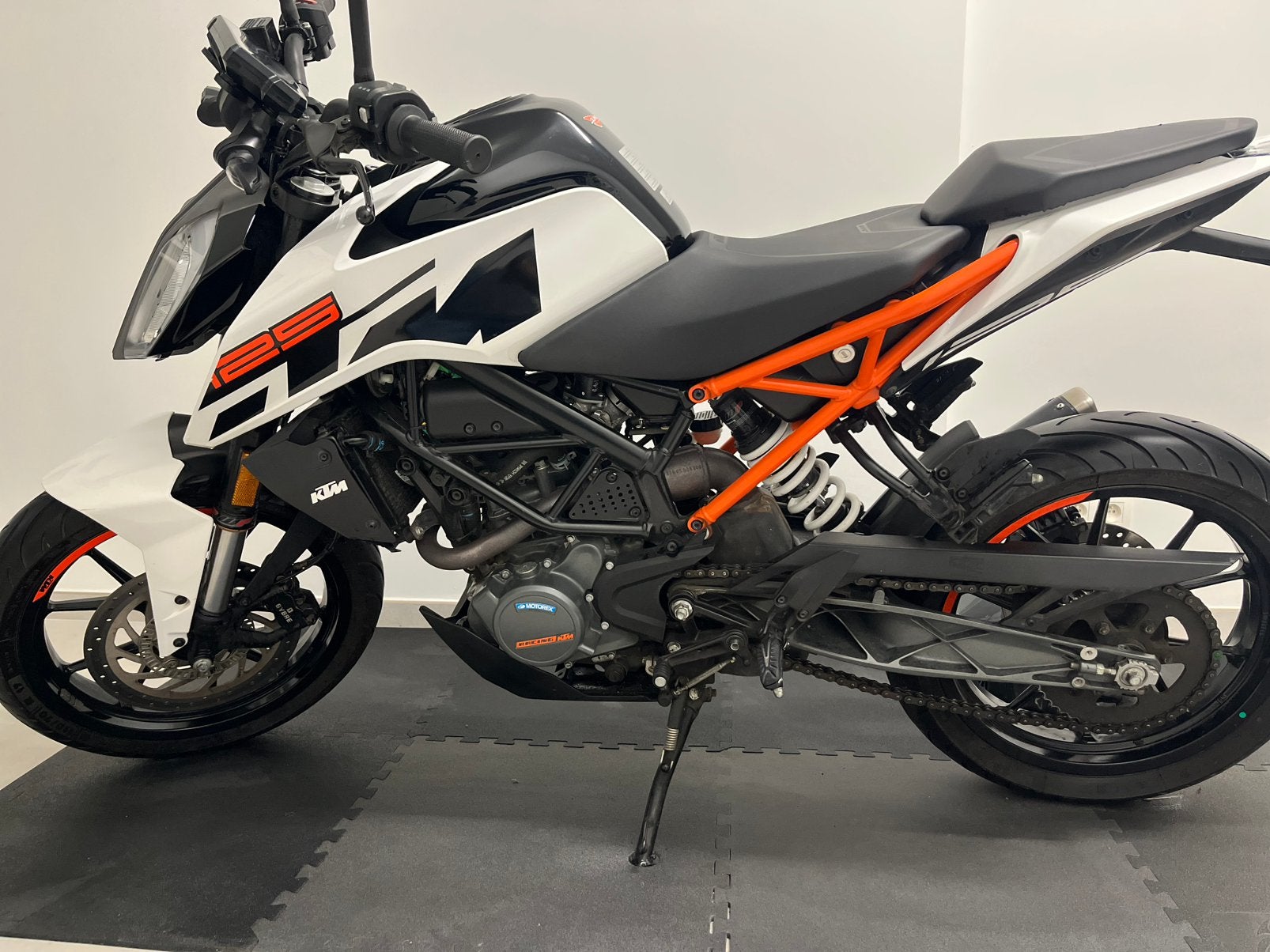 KTM Duke 125 – 2019 – Zeer goed onderhouden, Motoren, Gebruikt, Particulier, 11 kW of minder, Handgeschakeld