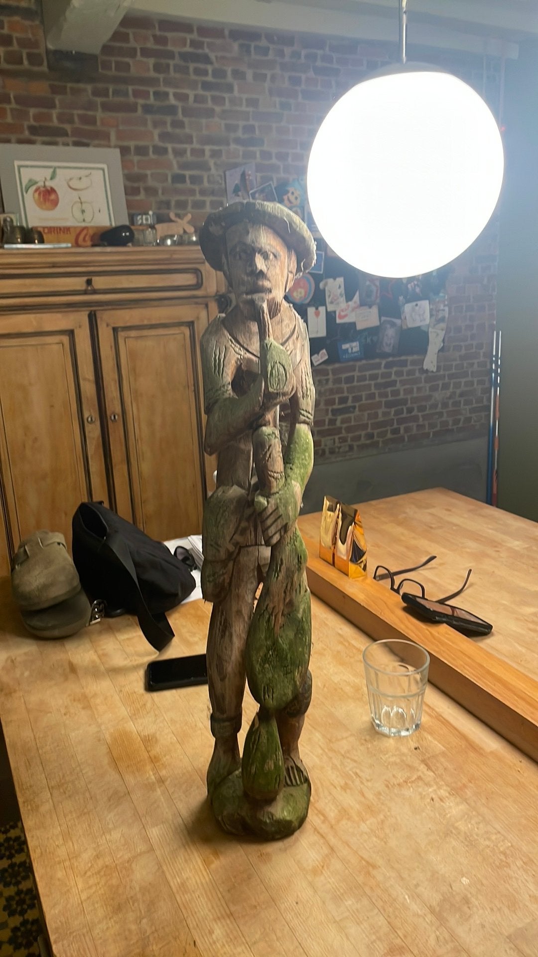 VINTAGE HAND CARVED WOODEN FIGURE, Antiek en Kunst, Ophalen, Art nouveau, Handgemaakt, 20 - 50 cm