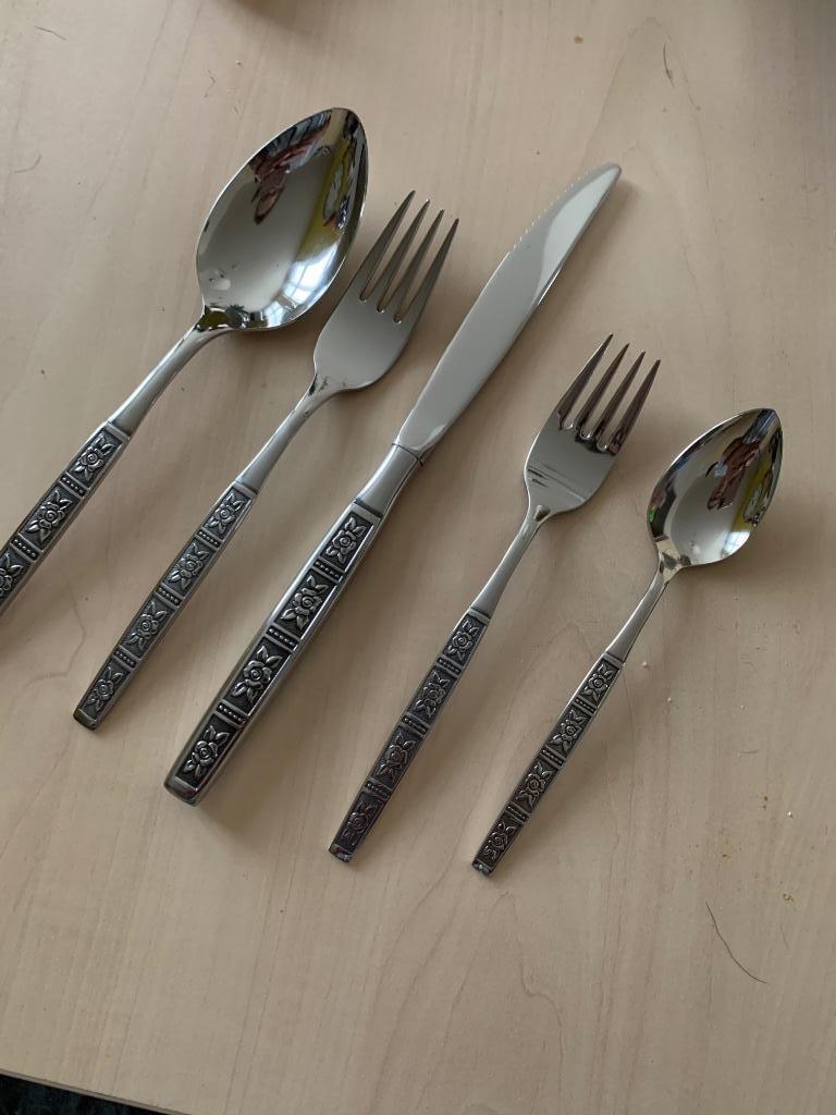 Mooi 40 delig bestek oneida ltd silversmiths met bloemmotief, Ophalen, Nieuw, Inox of Chroom