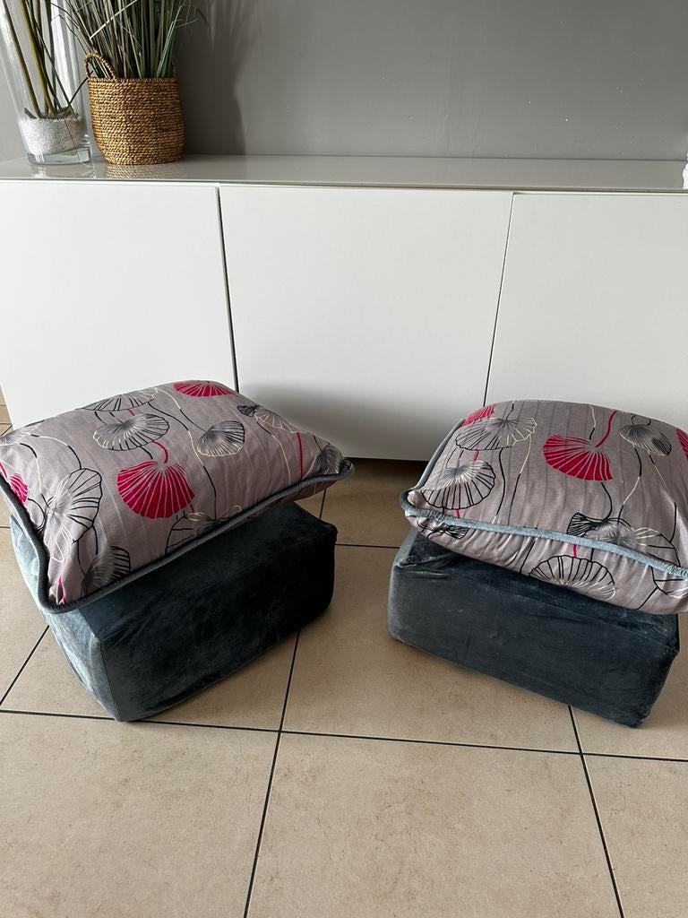 2 poufs déhoussables avec coussins, Carré, Enlèvement, Utilisé, 50 à 75 cm
