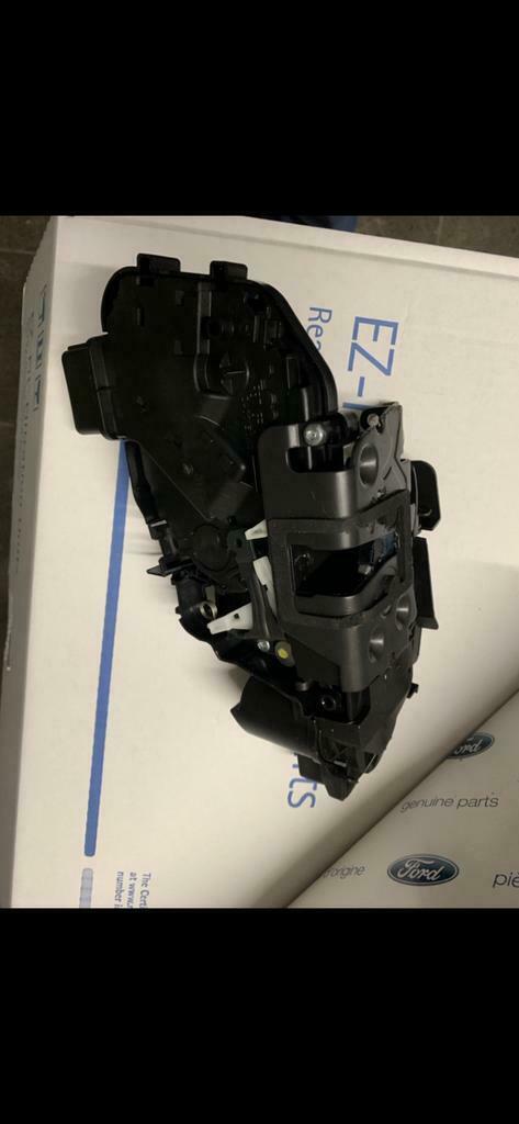 Serrure de porte gauche Ford Focus cc cabriolet 150531, Neuf, Gauche, Ford, Porte