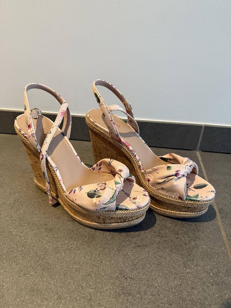 Sleehakken maat 39 te koop, Ophalen, Zo goed als nieuw, Schoenen met hoge hakken, Aldo