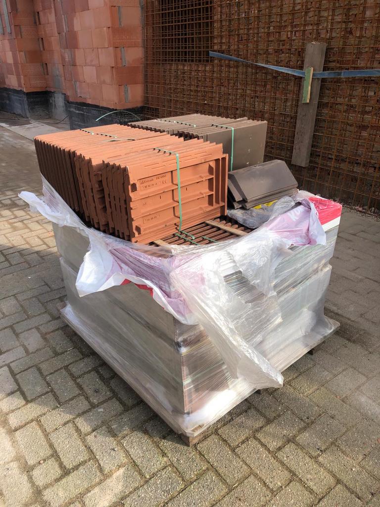 Dakpannen bruin - halve pallet, Doe-het-zelf en Bouw, Dakpannen en Dakbedekking, Ophalen, Nieuw, Dakpannen