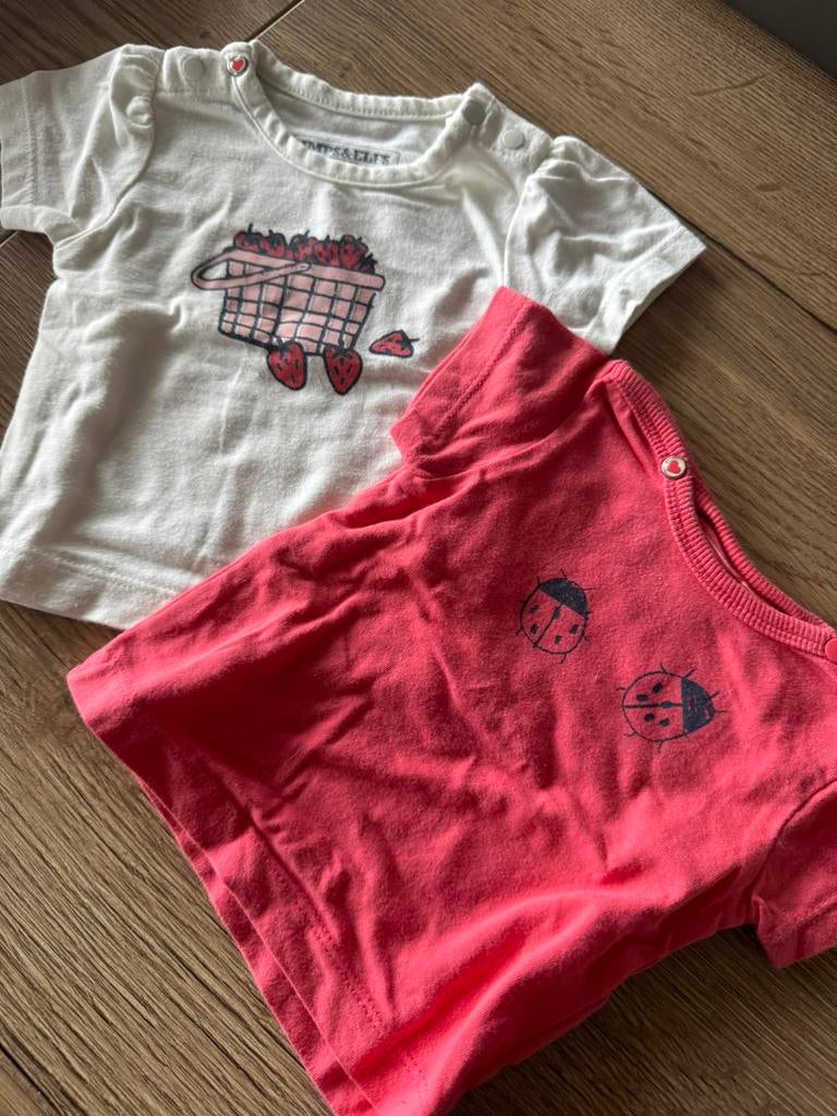 2 t-shirts pour bébés filles, 50 éperons et elfes., Enlèvement ou Envoi, Comme neuf, Fille