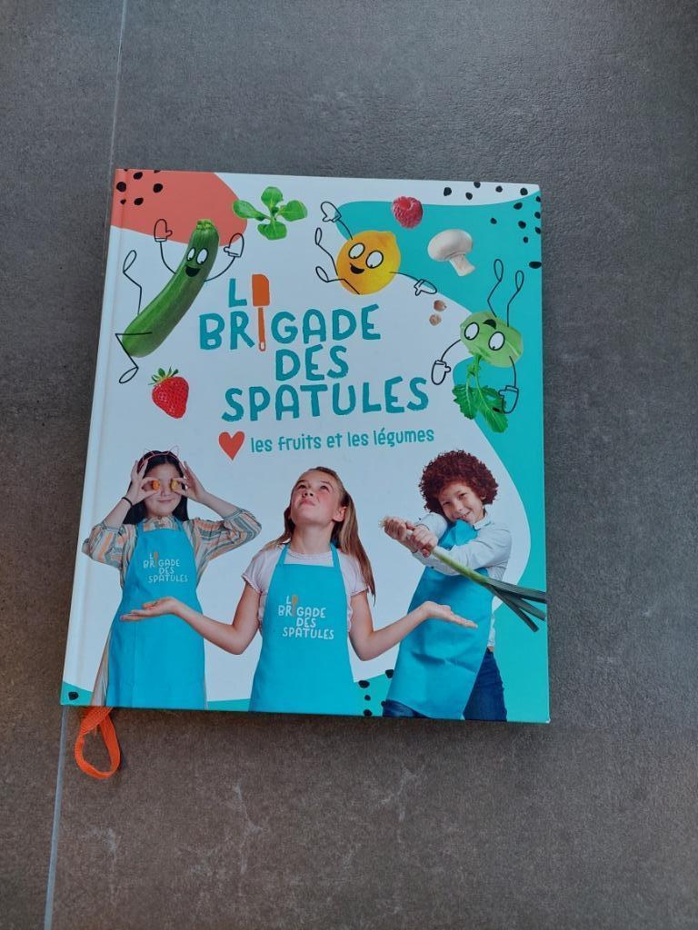 Boek „The Spatula Brigade”, Ophalen of Verzenden, Zo goed als nieuw, Opvoeding 6 tot 10 jaar
